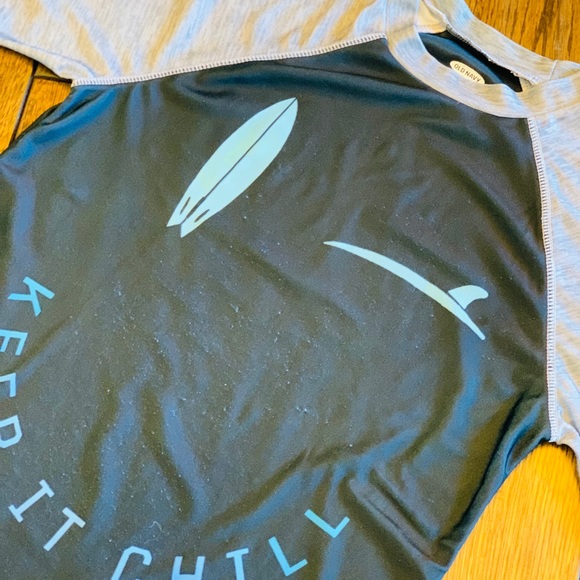 ⚡️2/$25⚡️Old Navy Boys’ Rashguard - Picture 2 of 4